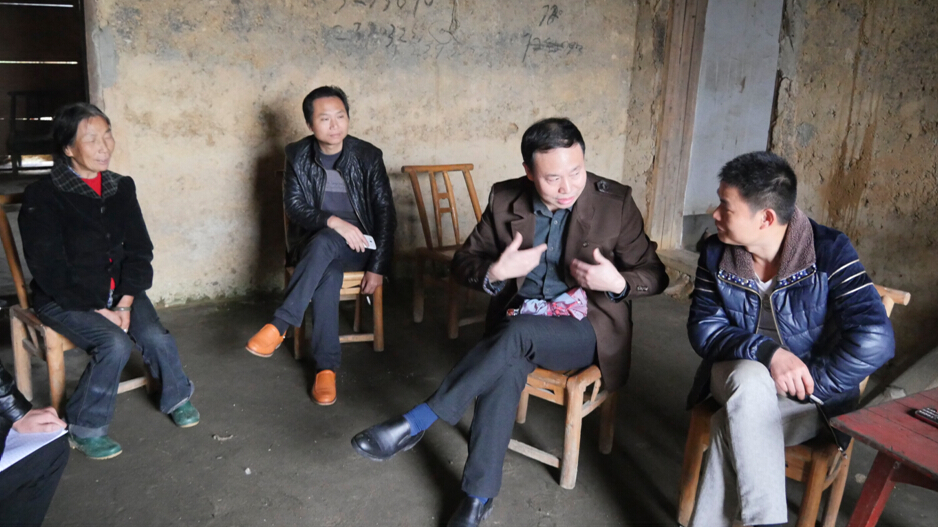 市档案局局长莫大德深入株洲县乡村开展扶贫攻