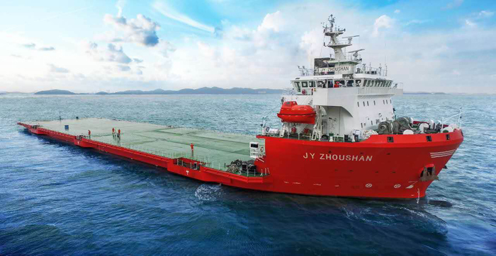 首艘国产特种运输船起航(图)