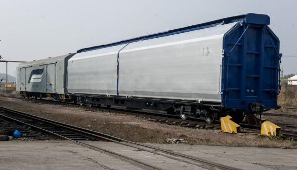 株洲造国内最快“电商货运”棚车完成试制