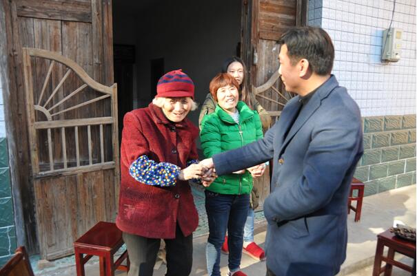 市环保局深入先锋村开展驻村结对帮扶工作