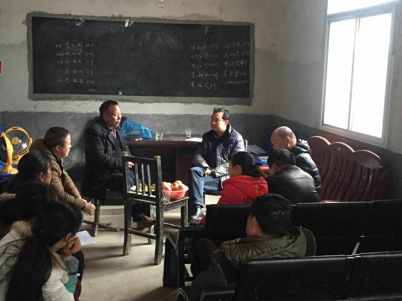 株洲县龙船镇领导班子下村调研谈发展