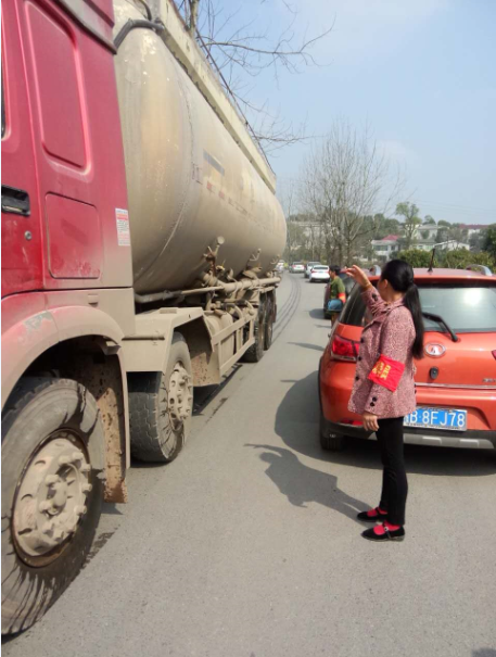 荷塘区发挥党员志愿者作用助推乡村旅游发展