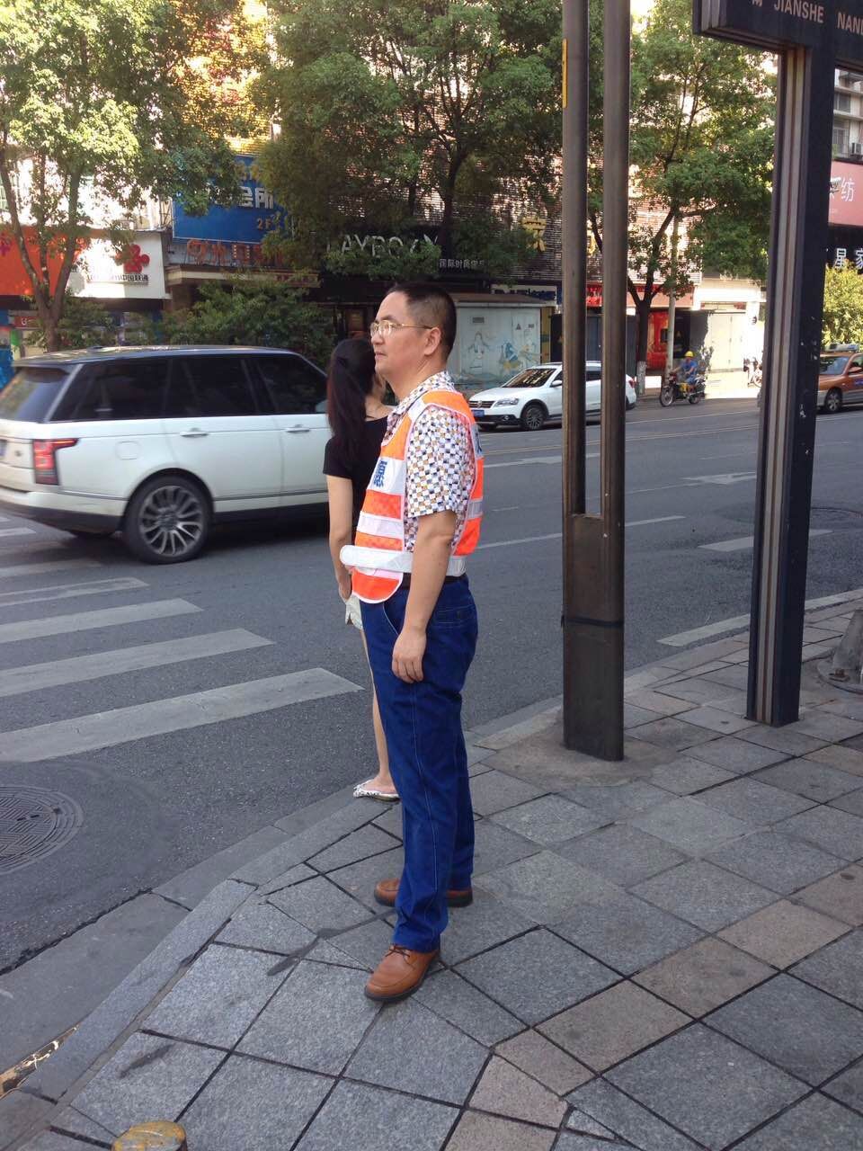 芦淞区人防办开展文明志愿服务活动