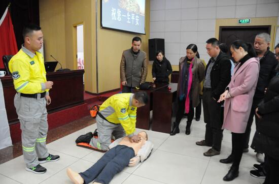 市环保局开展应急医疗救护培训普及应急救援知