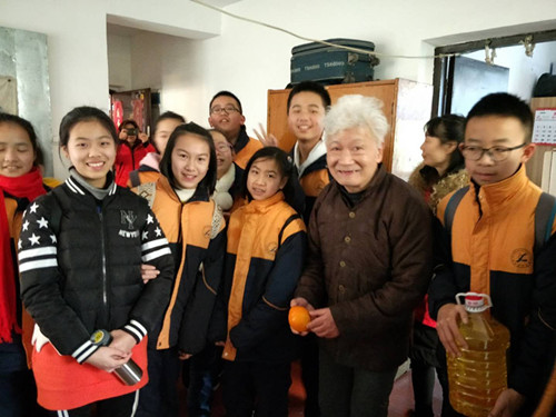 情关怀暖人心--市房产局开展冬日送温暖活动