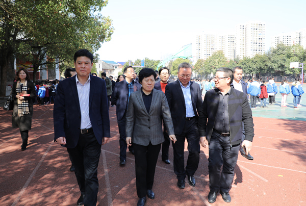 副省长吴桂英来茶调研教育工作