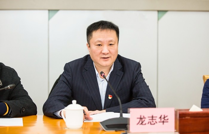 市政府秘书长、市政府办党组书记龙志华讲话
