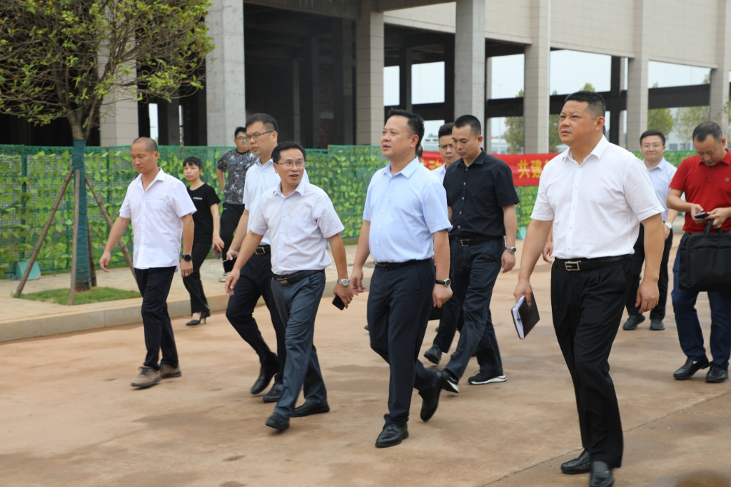 李晓彤督查调研项目建设和征地拆迁工作