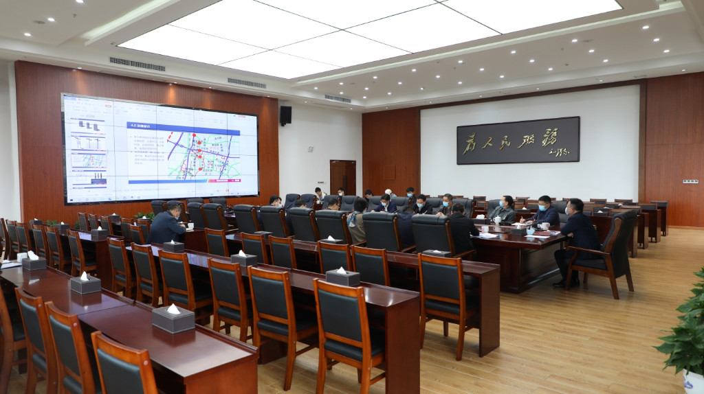 李晓彤主持召开向阳南路改造及微景观、微亮化项目汇报会